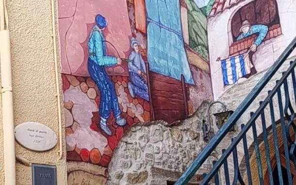 foto dei murales di Azzinano