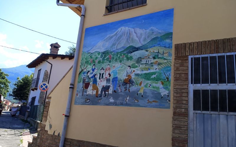 Azzinano di Tossicia il paese dei murales